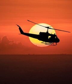 Helicóptero al atardecer