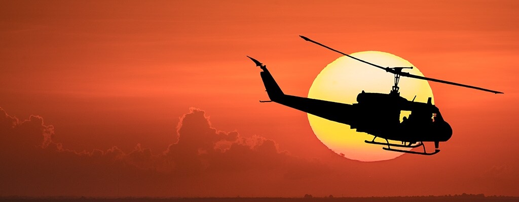 Helicóptero al atardecer