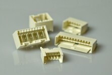 RAST 2.5 および RAST 5 規格に適合するヘッダ