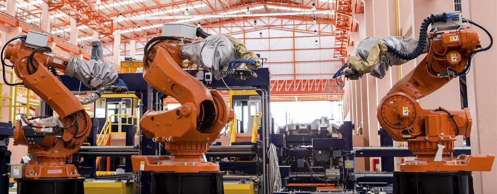 在相连接的工厂中，机器可衡量并传递提高响应时间的信息。