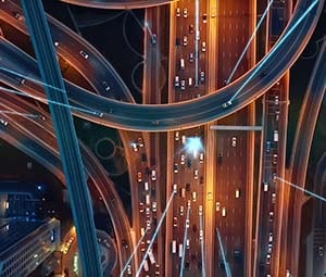 城市高速公路上的互联汽车