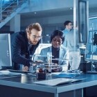Ingenieur:innen bei der Arbeit
