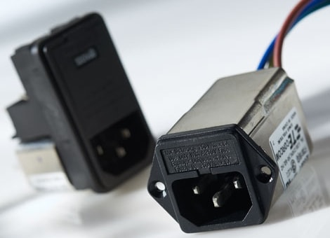 多功能电源输入口