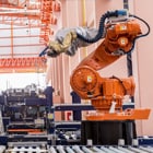 工业生产线中的机器人